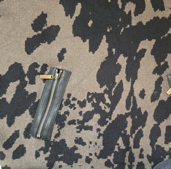 JOSEPH RIBKOFF Animal Print Boxy Top/ Pocho. brown/Olive And Black. Size Small - Picture 10 of 12